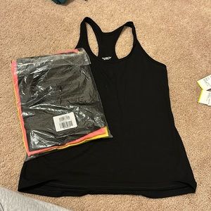 3 pack of Old navy tanks